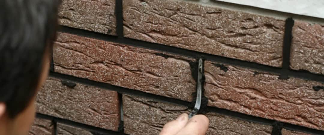 Jak kłaść płytki klinkierowe na elewacji, aby uniknąć błędów montażowych