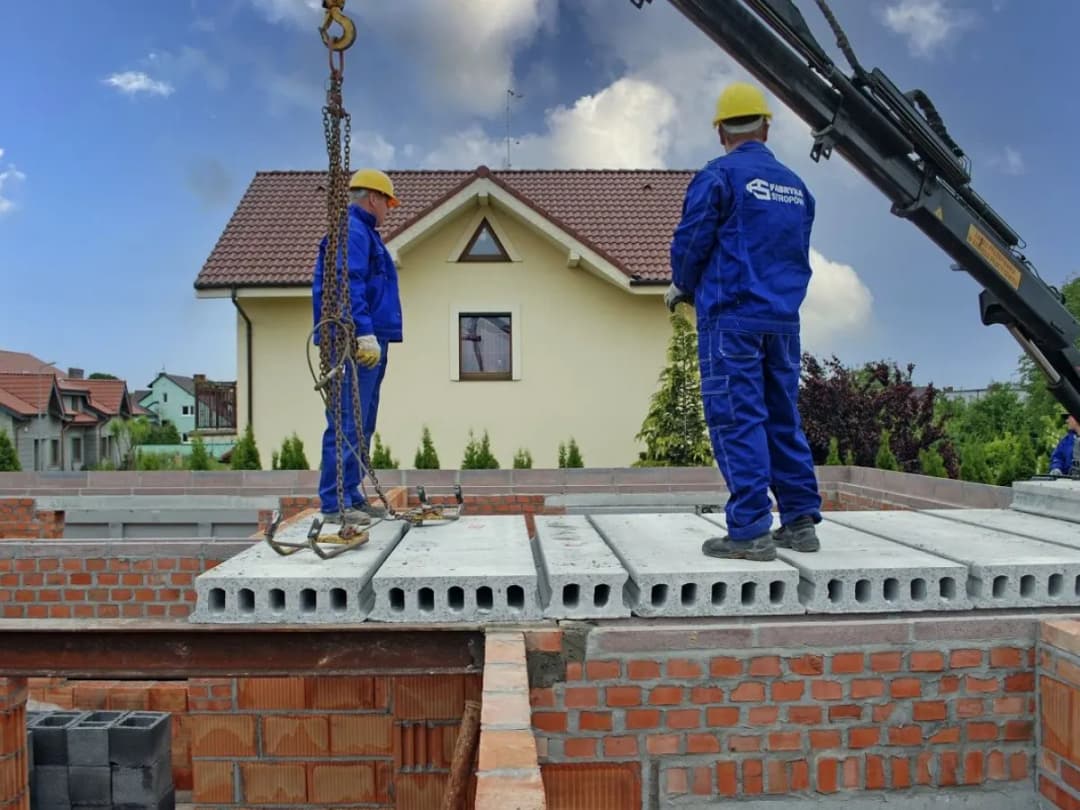 Jaki strop do domu parterowego bez poddasza? Oto najlepsze opcje