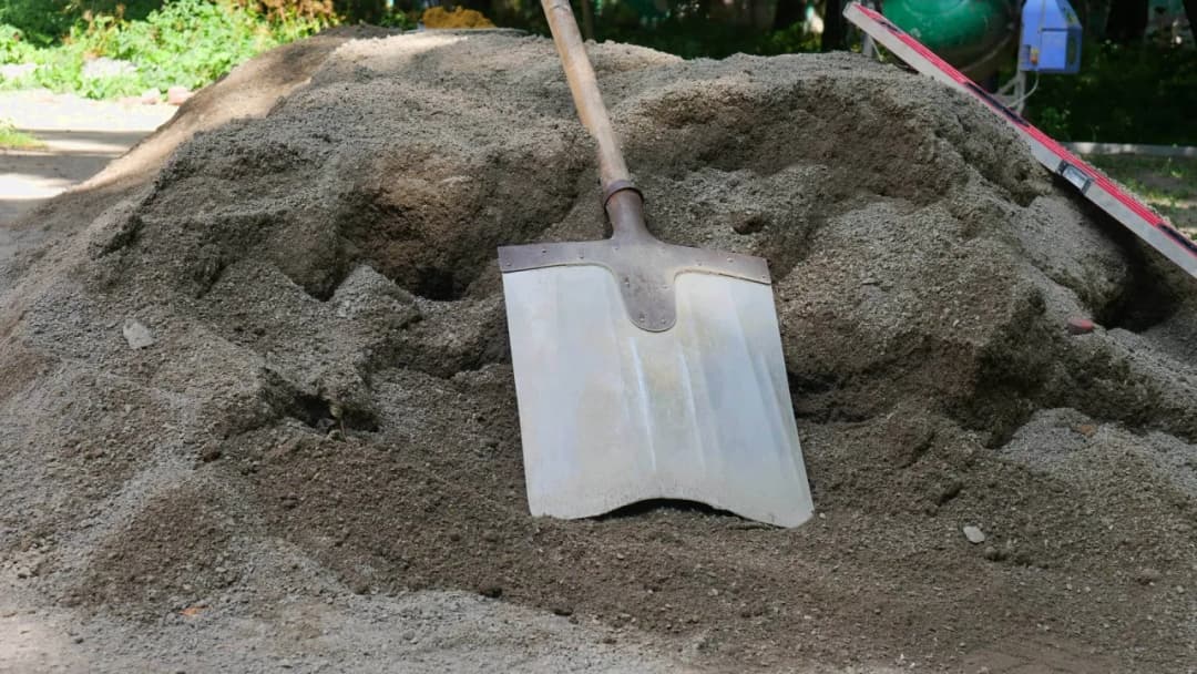 Suchy beton czy polewać? Kluczowe informacje dla trwałości betonu