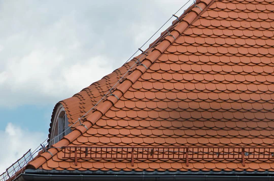 Dachówka – co to jest, jakie ma rodzaje i dlaczego warto je znać