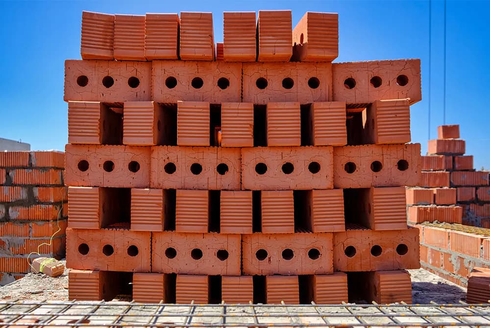 Ile warstw pustaków do stropu? Kluczowe informacje dla budowy