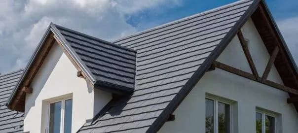 Blachodachówka czy dachówka betonowa – co wybrać, aby nie żałować decyzji?
