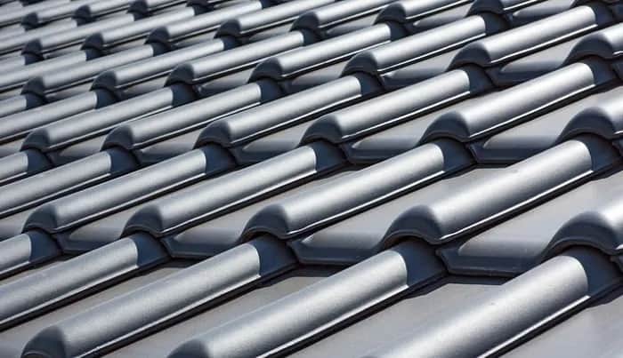 Dachówka ceramiczna ile na m2 – poznaj ceny i ważne czynniki wpływające na koszty