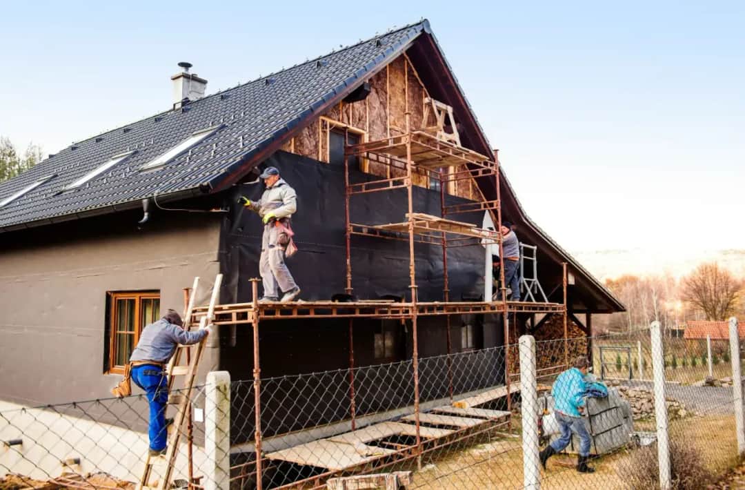 Ile kosztuje metr elewacji robocizna – poznaj ceny i kluczowe czynniki.