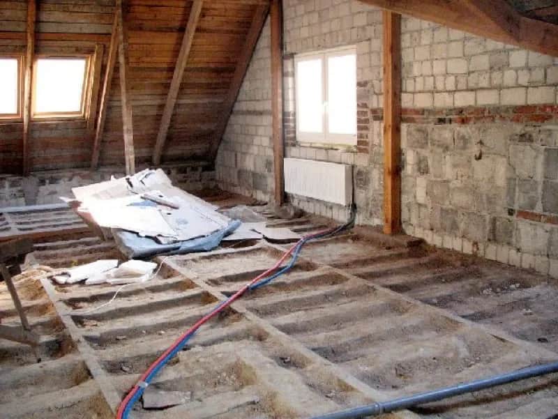 Co na podłogę na strychu? Wybierz najlepsze materiały i rozwiązania!