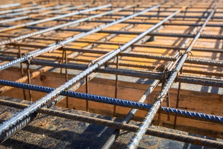 Jaki drut na strop? Kluczowe informacje o zbrojeniu i materiałach budowlanych