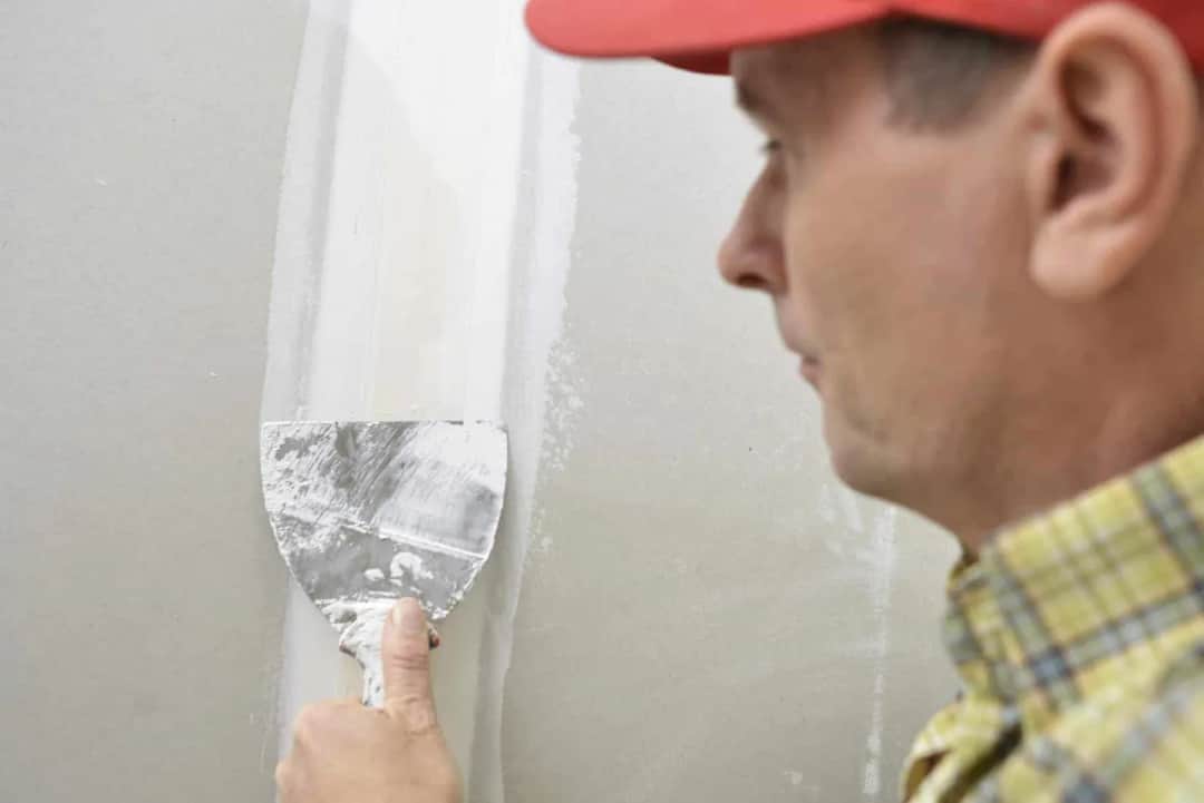 Ile gipsu na m2 tynku? Oblicz dokładne zużycie i uniknij strat