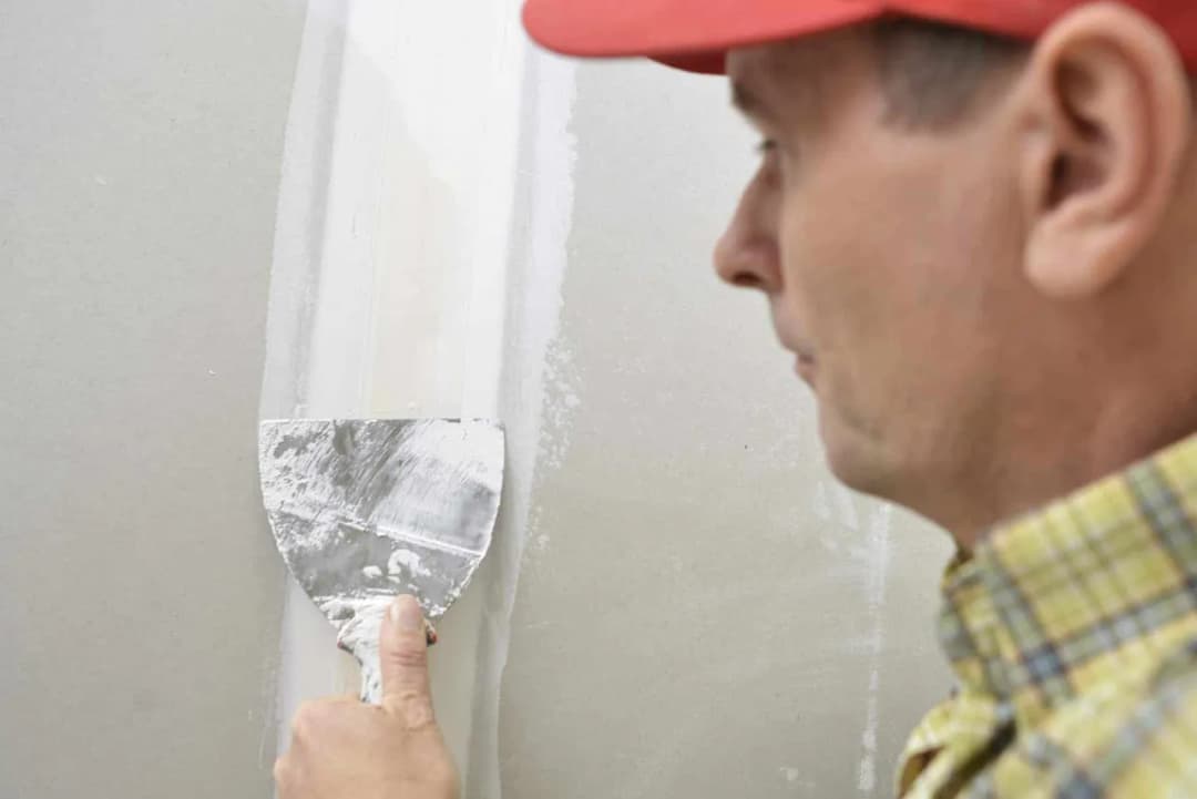 Ile gipsu na m2 tynku? Oblicz dokładne zużycie i uniknij strat