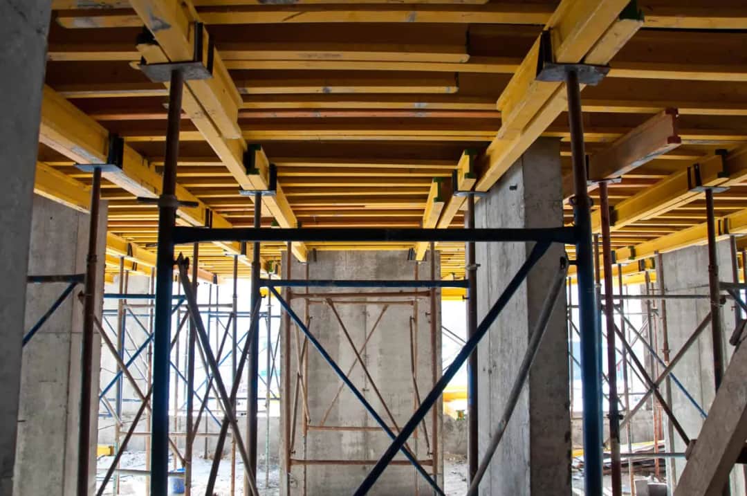 Jak zaszalować strop? Kluczowe informacje i instrukcje krok po kroku