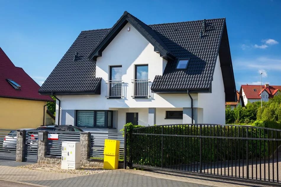 Dach antracyt – jakie kolory elewacji podkreślą jego urok?